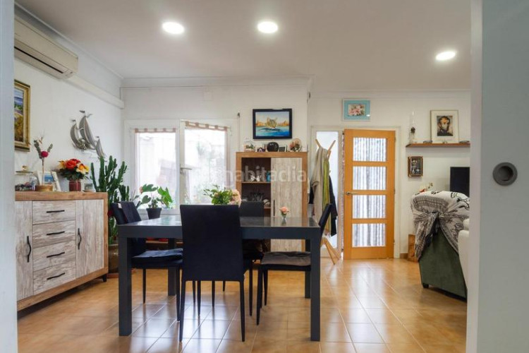 Casa  individual en excelente estado a 120m de la playa de Riells en Escala (L´)