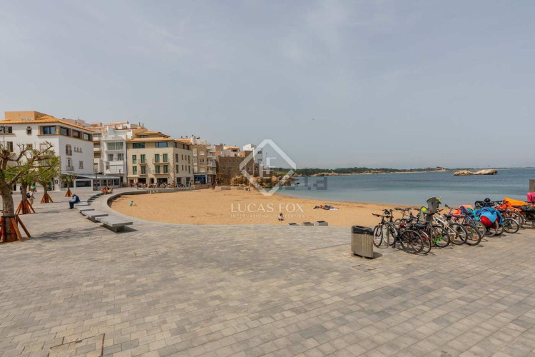 Chalet pareado en calle de la Torre