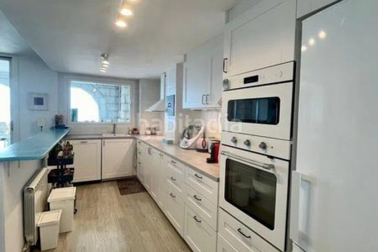 Piso dúplex exclusivo con espectaculares vistas al mar y solárium privado en Escala (L´)