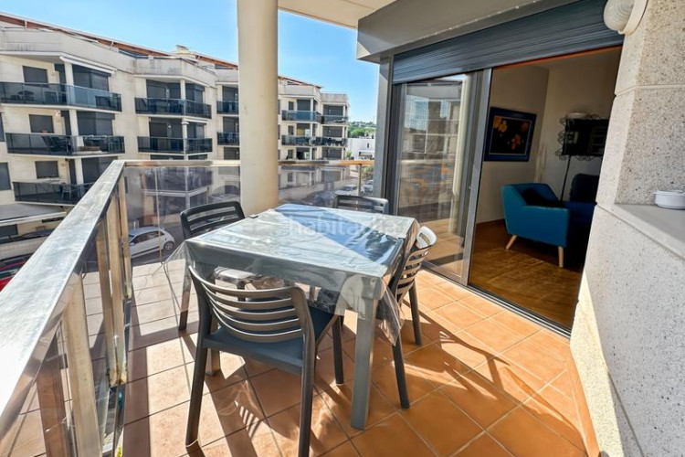 Piso encantador piso amueblado con licencia turística, plaza de parking privada y piscina en lescala.el piso dispone de dos habitacione en Escala (L´)