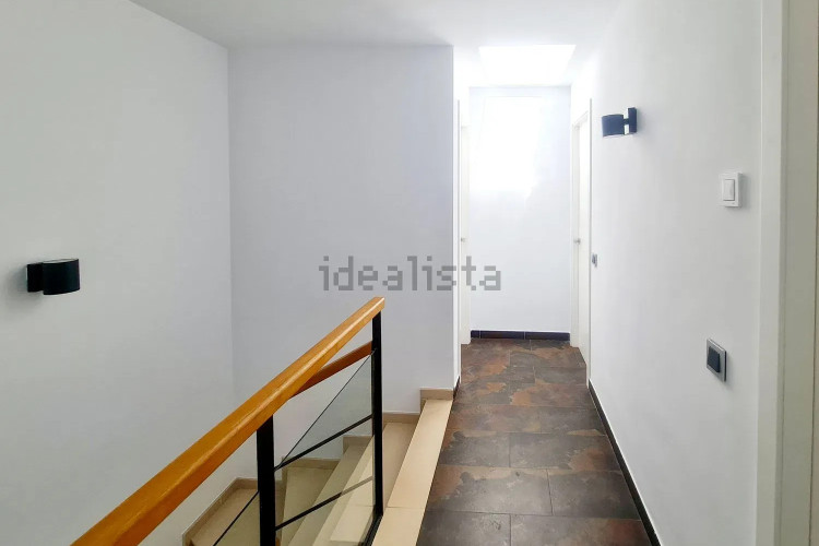 CASA MODERNA CON PISCINA Y GARAJE EN ZONA TRANQUILA