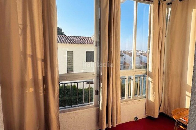 Apartamento  de 82m2, a 300m de la mar, con 20m2 de terraza en Escala (L´)