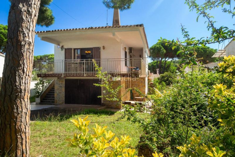 Casa  individual con jardín privado zona puig sec en Escala (L´)