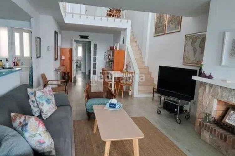 Piso dúplex exclusivo con espectaculares vistas al mar y solárium privado en Escala (L´)