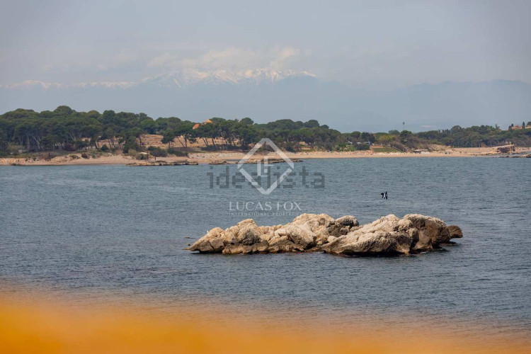 Chalet pareado en calle de la Torre