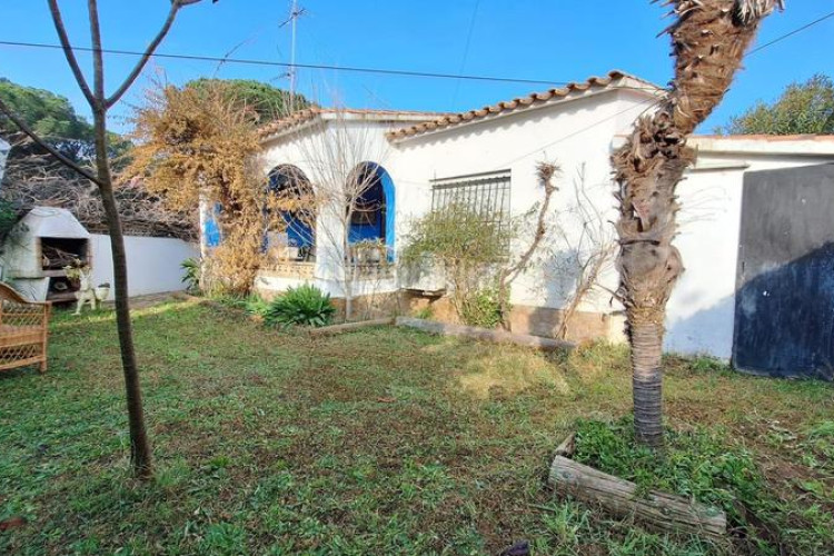 Chalet acogedor chalet esquinero con jardín y parking con posibilidad de piscina privada lescala costa brava en Escala (L´)