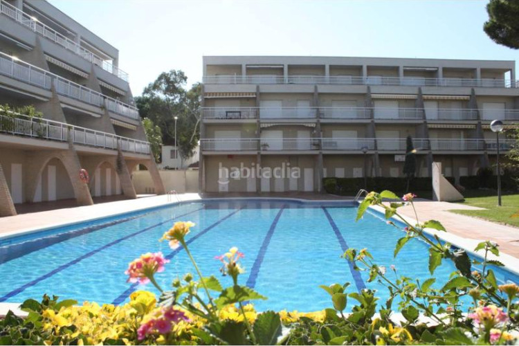 Piso en narcís monturiol 15 piso en venta en com. els pins en Escala (L´)