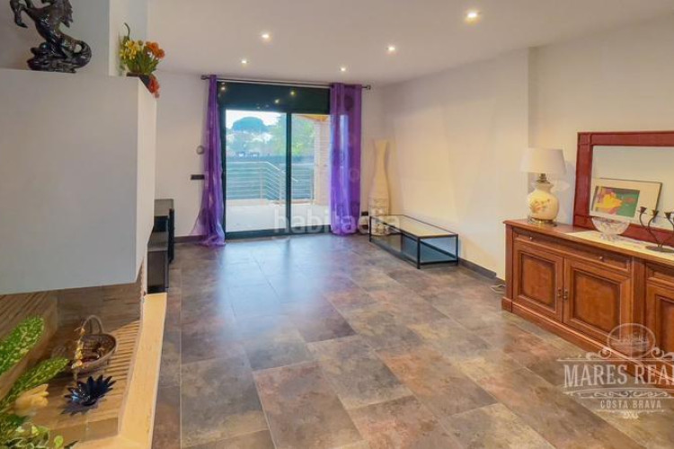 Casa gran casa de dos plantas con muebles cerca del mar en l3839escala. en Escala (L´)