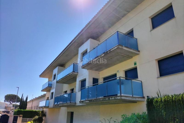 Dúplex fantástico dúplex a solo 650m de la playa y junto a todos los servicios! en Escala (L´)