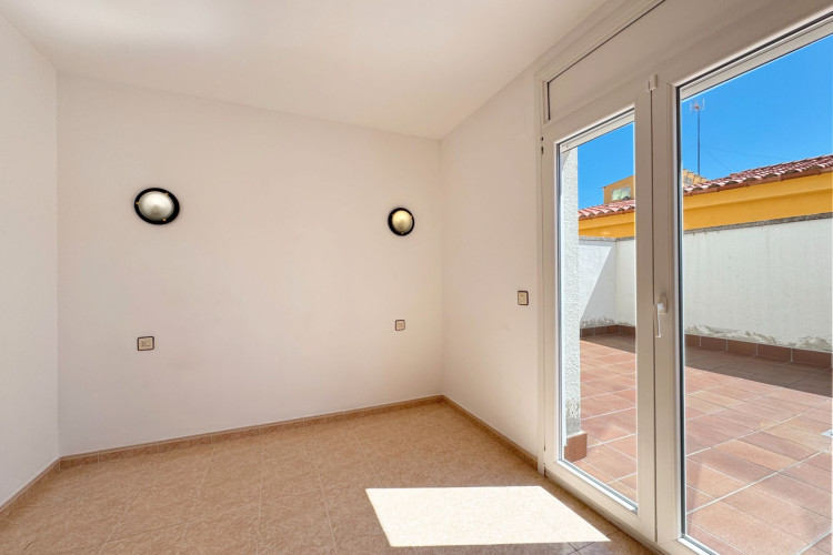 Avinguda de Montgu00F3, 68, Port - La Cota - Puig Sec
