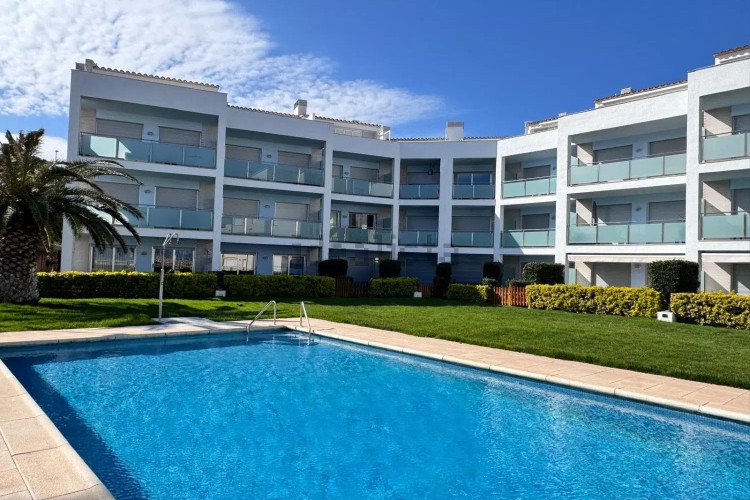 Precioso apartamento de planta baja frente el puerto de l'Escala!