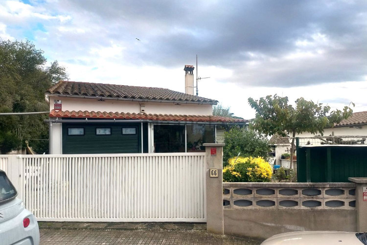 Encantadora Casa Unifamiliar a 750m de la Playa de Riells – Calle Espigol, L’Escala