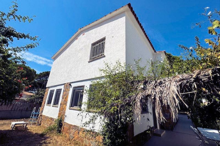 Casa villa de 216m² con 5 dormitorios, 2 baños y piscina privada posible en Escala (L´)