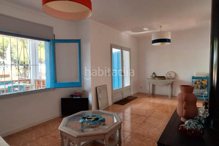 Casa pareada espaciosa casa con jardín y jacuzzi, zona cala montgó en Escala (L´)