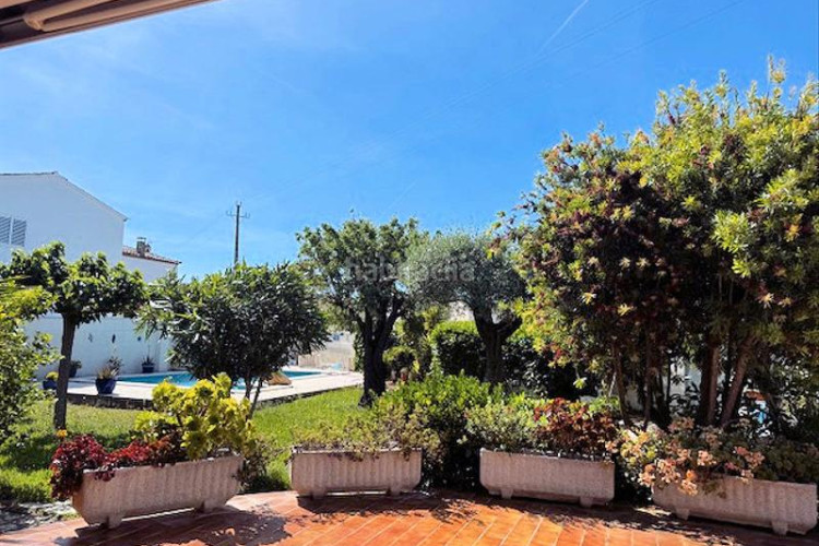 Casa villa de 180m²,con 3 dormitorios, garaje y piscina privada en Escala (L´)