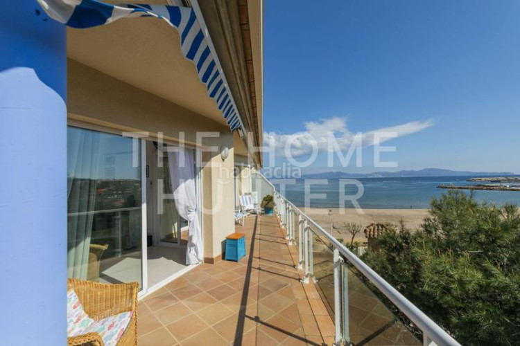 Ático  de 133 m2 con terraza en venta en escala, l en Escala (L´)