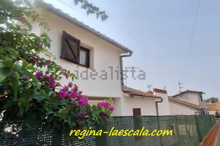 Casa independiente en calle Armallada