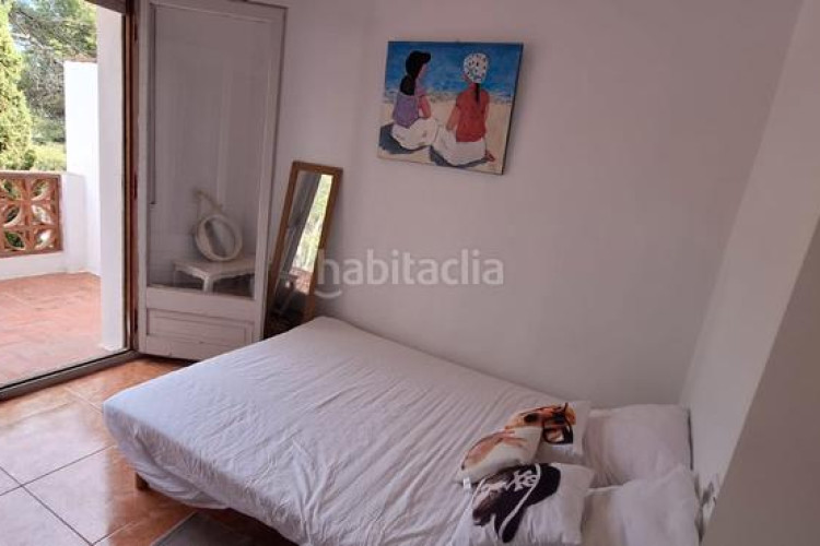Casa pareada espaciosa casa con jardín y jacuzzi, zona cala montgó en Escala (L´)