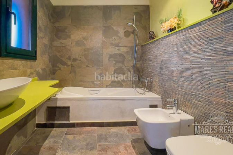Casa gran casa de dos plantas con muebles cerca del mar en l3839escala. en Escala (L´)
