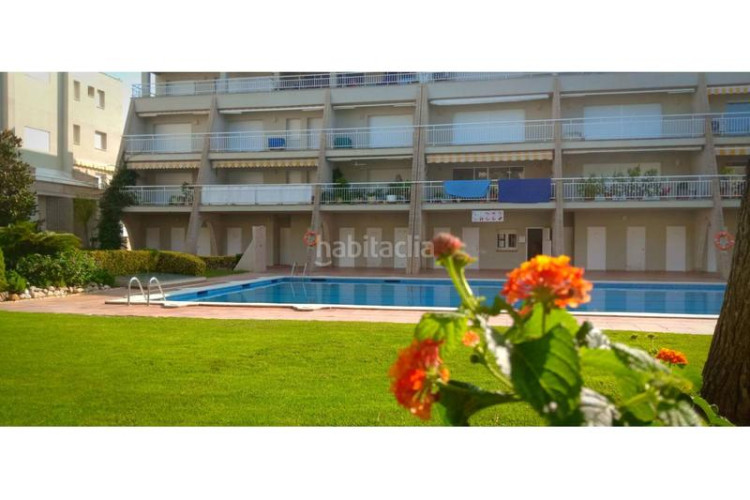 Piso en narcís monturiol 15 piso en venta en com. els pins en Escala (L´)
