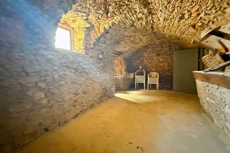 Casa masía del siglo xvi ubicada en lescala, en la costa brava, con 860 m de superficie habitable organizados en torno a un amplio pati en Escala (L´)