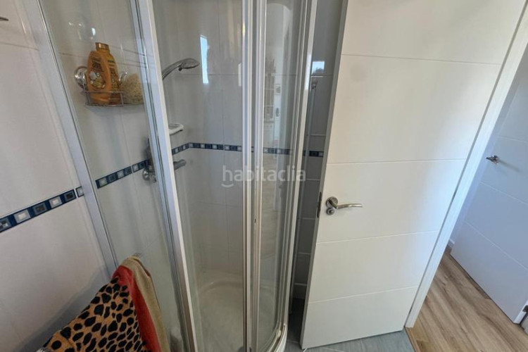 Piso para aprovechar apartamento de 38 m2 con terraza de 8 m2 vista al mar en Escala (L´)