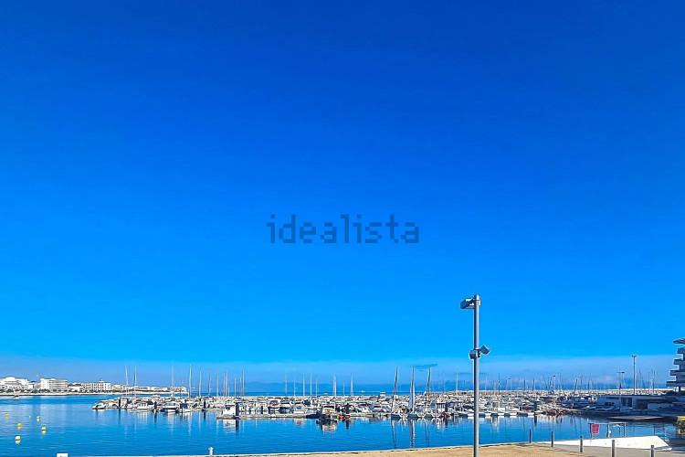PISO EN PLANTA BAJA A 1 MINUTO DE LA PLAYA DE RIELLS Y DEL PUERTO ¡CON LICENCIA DE ALQUILER TURÍS