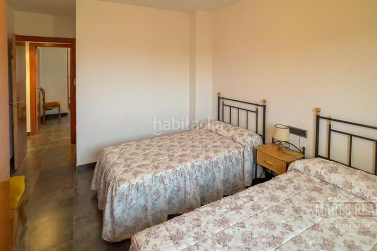 Casa gran casa de dos plantas con muebles cerca del mar en l3839escala. en Escala (L´)