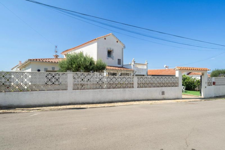 Casa  espaciosa con vistas al mar y piscina privada zona puig sec en Escala (L´)