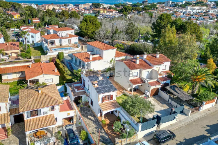 Casa independiente en calle Ricardell, 27