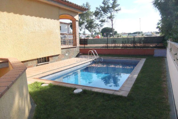 Casa pareada en Riells Escala (L´)