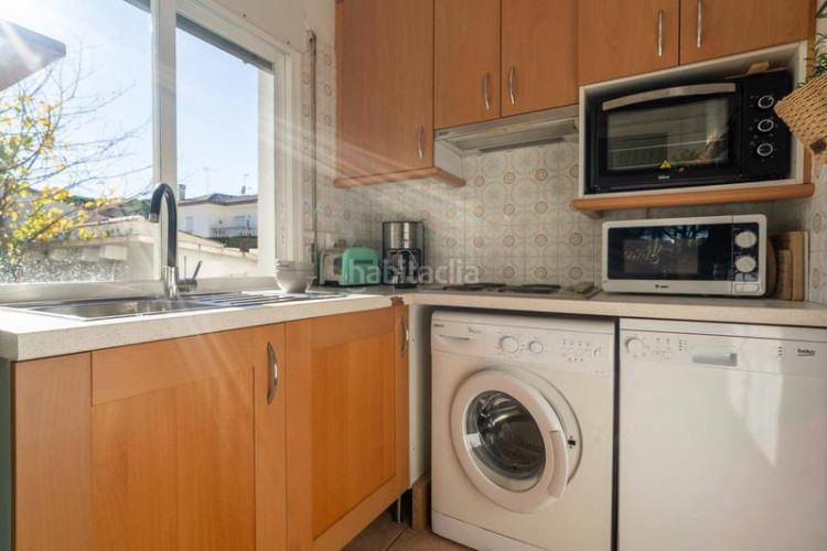 Piso  con 3 habitaciones situado zona montgó en Escala (L´)