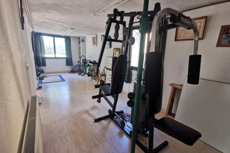 CASA UNIFAMILIAR CON PISCINA PRIVADA, GARAGE, MUY SOLEADA EN L'ESCALA