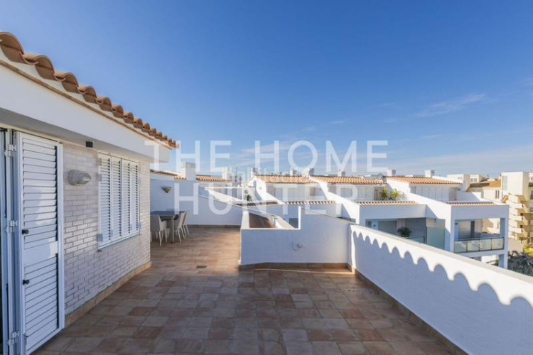 Ático  de 214 m2 con vistas y terraza en venta en escala, l en Escala (L´)