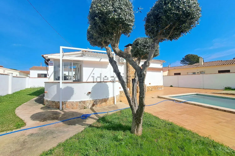 Casa Individual con Piscina y Licencia turística!