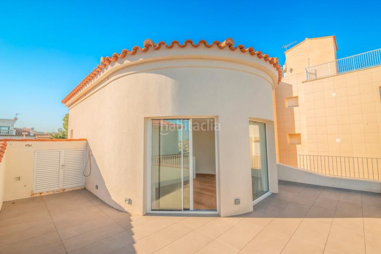 Casa en carrer ramon marquet 5 de lujo frente al mar en Escala (L´)