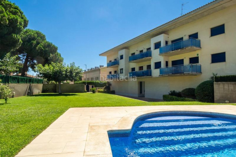 Dúplex fantástico dúplex a solo 650m de la playa y junto a todos los servicios! en Escala (L´)