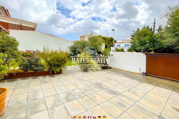 Casa lujosa casa reformada en primera línea de mar en la costa brava en Escala (L´)
