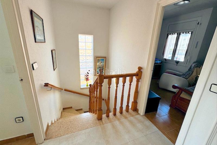 Casa  de 202m² con 5 dormitorios, 2 baños, 200m de la playa. en Escala (L´)