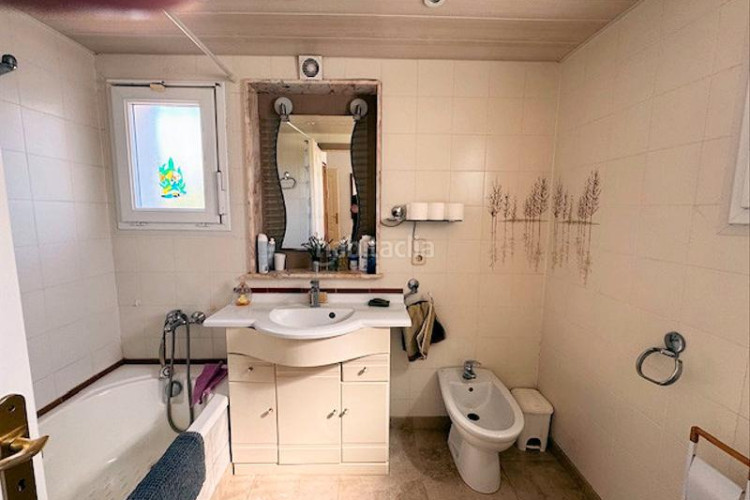 Casa villa de 180m²,con 3 dormitorios, garaje y piscina privada en Escala (L´)