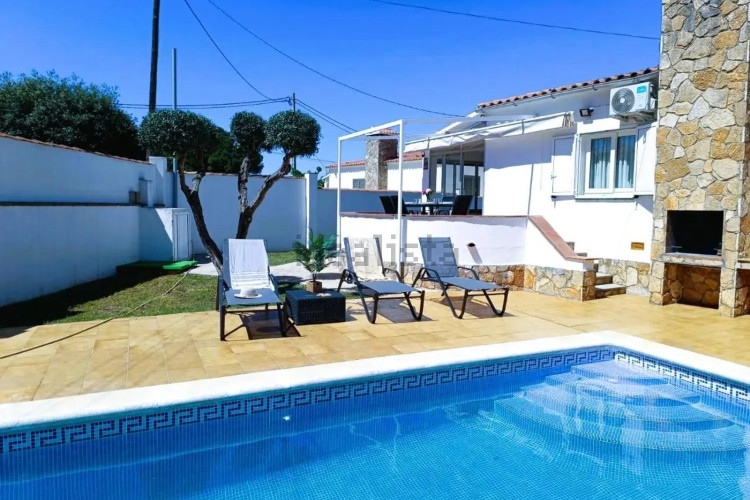 Casa Individual con Piscina y Licencia turística!