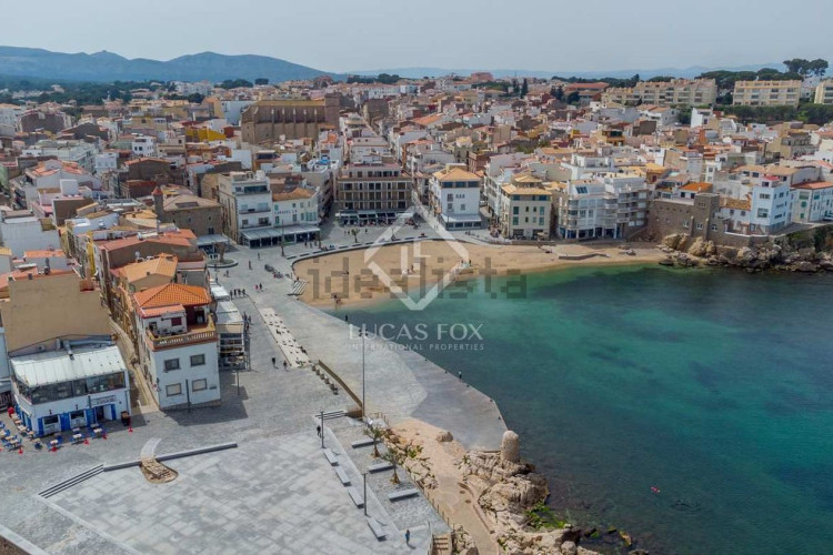 Chalet pareado en calle de la Torre