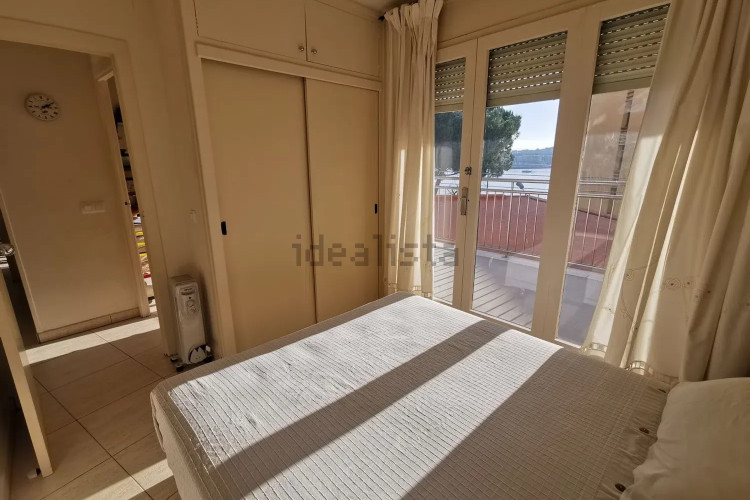 APARTAMENTO PRIMERA LINIA DE MAR CON AMPLIAS TERRAZAS Y PISCINA COMUNITARIA EN EL PUEBLO DE L'ESCALA