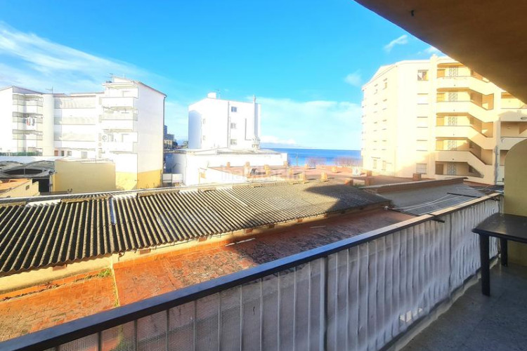 Piso en avinguda de montgó 142 apartamento en segunda línea de mar con vistas en Escala (L´)