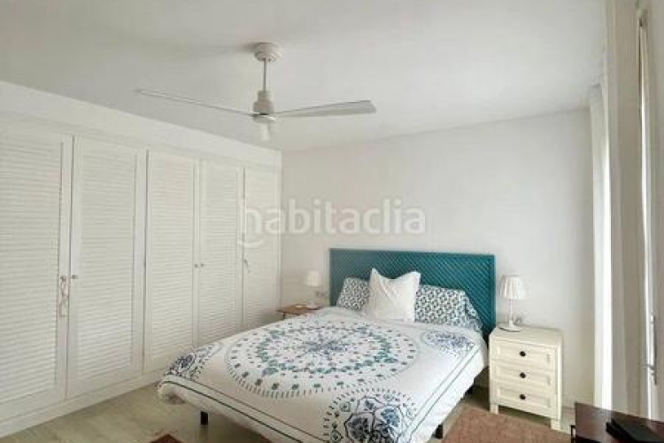 Piso dúplex exclusivo con espectaculares vistas al mar y solárium privado en Escala (L´)