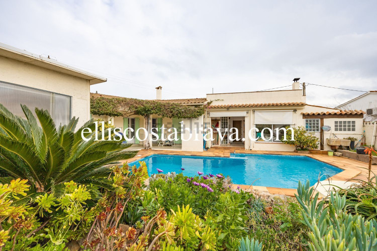 Casa independiente en Barrio Riells