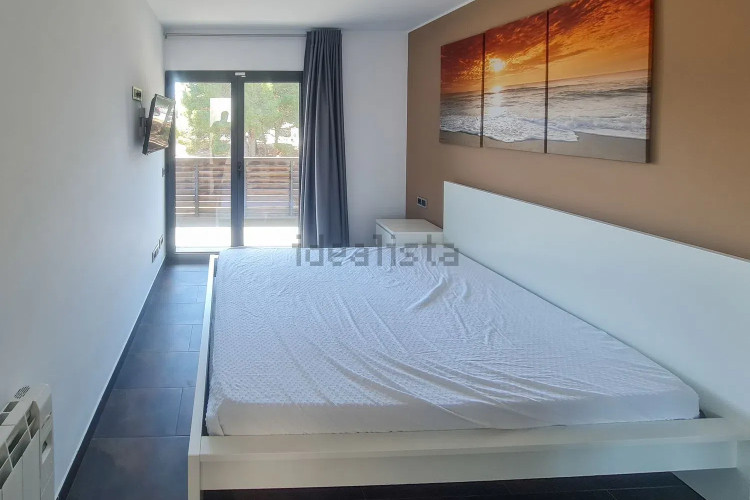 CASA MODERNA CON PISCINA Y GARAJE EN ZONA TRANQUILA