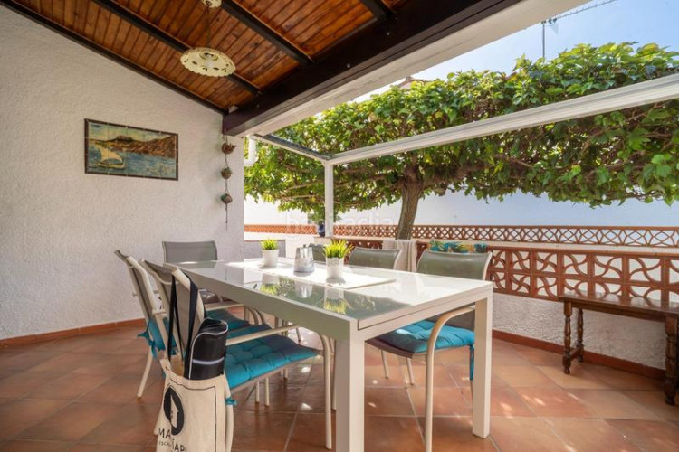 Casa  reformada situada cerca de los comercios en Escala (L´)
