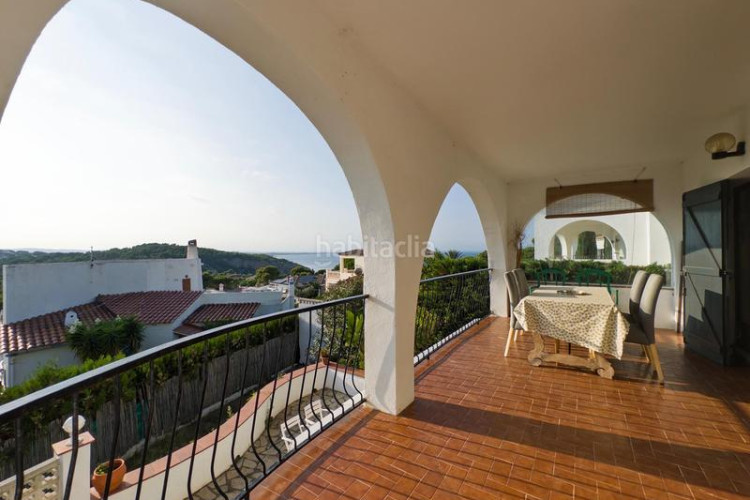 Casa  en cala Montgó con piscina y vistas, a solo 180 m del mar en Escala (L´)