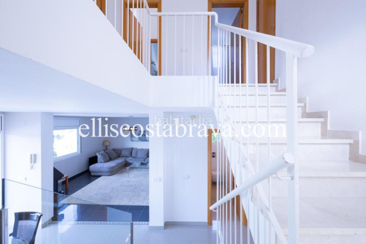 Casa fantástica propiedad con piscina privada y vistas al mar. en Escala (L´)